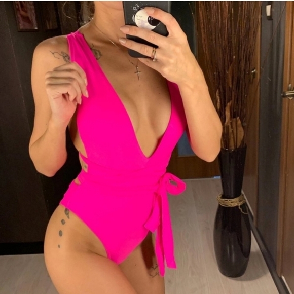 New Sexy Pink Multi Wrap One piece Swimsuit Size S - Picture 4 of 6